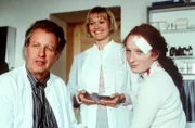 (v.li.): Gerhart Lippert (Dr. Thomas Burgner), Michaela Heigenhauser (Christl Wild), Daniela D. König (Jule).