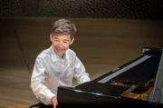 Wunderkind Kim Suu Ri am Flügel in der Elbphilharmonie.
