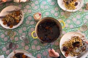 In Marseille kocht Clémence eine Daube – ein typisch provenzalisches Schmorfleischgericht, das vier Stunden lang auf kleiner Flamme gegart wird.