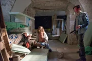 Nicht gerade erfreut über den toten Armin Teller (Thomas Balou Martin): Maren Wenning (Julia Richter) und Rudi Sterzenbach (Rainer Ewerrien).