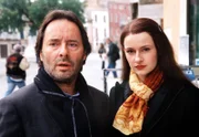 Zum Glück kann Commissario Brunetti (Uwe Kockisch) sich auf seine ebenso kluge wie schöne Assistentin Signorina Elettra (Annett Renneberg) verlassen.