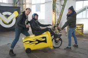 Mit Kettensäge und Fahrradteilen: "Checkpoint" frisiert Mülltonen.