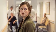 Sophie Kahn (Vita Tepel) in Panik - wurde ihr Bruder im Krankenhaus ermordet?