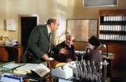 Von links: Schöninger (Walter Sedlmayr), Ernst Daniel (Ude Thomer) und Hilde Daniel (Enzi Fuchs).