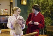 Werden am Valentinstag zu Lebensrettern von einem Hasen: Howard (Simon Helberg, r.) und Bernadette (Melissa Rauch, l.) ...