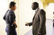 Don (Rob Morrow, l.) und David (Alimi Ballard, r.) überlegen sich eine Strategie wie sie Colby aus den Fängen des Geiselnehmers befreien können.