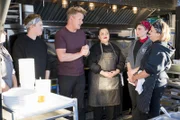 Gordon Ramsay (2.v.l.)