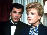 Auch Gilbert (Robert Forster) wird von Jessica (Angela Lansbury) verdächtigt.