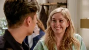 Noah (Jan Liem) ist nicht begeistert, dass Toni (Sarah Buchholzer) in der WG einziehen soll. Doch vielleicht findet er sie sympathischer, als er zugibt…