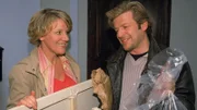 Nikola (Mariele Millowitsch) trifft im Hausflug wieder auf den etwas ungeschickten Zwischenmieter Richard Grönlechner (Roland Koch), einen Künstler. Die beiden sind sich schnell sympathisch...