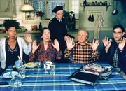 Polizeikontrolle: Sandra Moser als Annekäthi Tobler, Trudi Roth als Tante Martha, Erich Vock als Polizist, Walter Andreas Müller als Hans Meier, Beat Marti als Bruno Caduff.