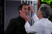Will Truman (Eric McCormack, l.); Dr. DiLorenzo (Chris Parnell, r.)