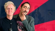 Eko Fresh hängt mit Karl Marx. Ein Zuhause mit Co-Working Space, Fitnessstudio, Kinoraum und Proberäumen – was klingt wie unser letzter Sims-Spielstand ist das Studenten-Wohnheim von Eko Fresh. Gemeinsam mit seinem Partner in Rhyme Pierre M. Krause absolviert er dort einen Soundcheck.