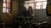 Während Danny, Chin und Kono in einem neuen Fall ermitteln, reisen Steve (Alex O'Loughlin, l.) und Catherine (Michelle Borth, r.) nach Afghanistan, um einen Taliban davon abzuhalten, einem Jungen zu schaden, dessen Familie vor mehreren Jahren Catherines Leben gerettet hat ...