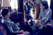 L-r: Malcolm (Frankie Muniz), Reese (Justin Berfield), Lois (Jane Kaczmarek)