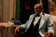 Zauberer Carmine (Christopher Lloyd)
