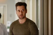 Ryan Eggold (Tom Keen).