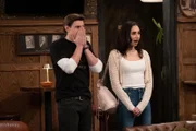 Jesse (Chris Lowell, l.); Parker (Meaghan Rath, r.)