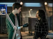 Barry Allen (Grant Gustin, l.); Iris West-Allen (Candice Patton, r.)