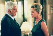 Dr. Mark Sloan (Dick Van Dyke, l.); Livia Parkinson (Michelle Phillips, r.)