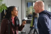 Sgt. Ayanna Bell (Danielle Moné Truitt) und Det. Elliot Stabler (Christopher Meloni)