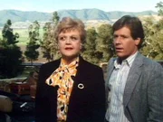 Jessica (Angela Lansbury) und ihr Neffe Grady (Michael Horton) waren während des Mordes im Haus des Opfers.