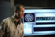 Aus Ägypten wird ein Sarkophag inklusive einer Mumie angeliefert. Als die einzigen Wissenschaftler, die Kontakt mit der Mumie hatten, an Dehydrierung sterben, ist Carter (Colin Ferguson) alarmiert ...
