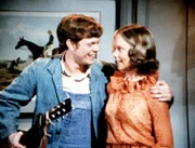 Jason Walton (Jon Walmsley, l.) hat sich in Curts Schwester Vanessa (Linda Purl, r.) verliebt ...