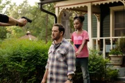 Brad Wolgast (Mark-Paul Gosselaar, l.); Amy Bellafonte (Saniyya Sidney, r.)