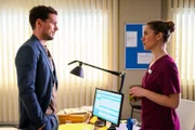 Dr. Julius Walden (Constantin Lücke) und Elisabeth "Betty" Hertz (Henrike Hahn)