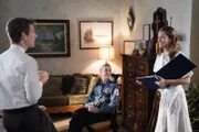(v.l.n.r.) Pastor Jeff (Matt Hobby); Officer Robin (Mary Grill); Mary Cooper (Zoe Perry)
