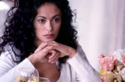 Isabella (Maria Grazia Cucinotta)