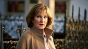 Ruth Defoe (Deborah Findlay)