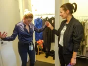 Kandidatin Karina (l.) mit ihrer Shoppingbegleitung Kathrin