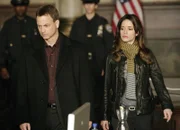 Detective Mac Taylor (Gary Sinise) und Detective Jessica Angell (Emmanuelle Vaugier) können zunächst kein Motiv für den brutalen Mord an dem erfolgreichen Trainer einer Ringermannschaft erkennen.