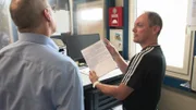 Markus Schedlbauer (rechts) fragt sich, wie es im Beruf weitergeht.
