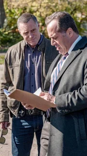 Hank Voight (Jason Beghe, l.)