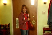 Frankie (Patricia Heaton)