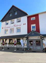 Das Gasthaus "Zum Niddrtal".; hr-fernsehen KOCHSTORIES: DAS DORFGASTHAUS IM VOGELSBERG, Ein Film von Mathias Münch, am Sonntag (22.09.24) um 19:00 Uhr und am Dienstag (24.09.24) um 21:45 Uhr. Das Gasthaus "Zum Niddrtal". © HR, honorarfrei - Verwendung gemäß der AGB im engen inhaltlichen, redaktionellen Zusammenhang mit genannter HR-Sendung bei Nennung "Bild: HR" (S2). HR/Pressestelle, Tel: 069/155-4954