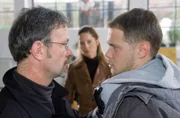 Als die von Ballschik beauftragten Gauner Caroline Thurner (Doreen Dietel) und Harald Köhler (Thomas Anzenhofer, li.) bei Marko (Antonio Wannek) auftauchen, gerät dieser in Lebensgefahr. Die Gangster wollen den Koffer zurück und sie schrecken vor nichts zurück...