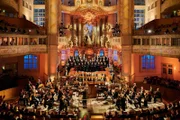 Die Staatskapelle Dresden und der Staatsopernchor Dresden unter der Leitung von Riccardo Minasi