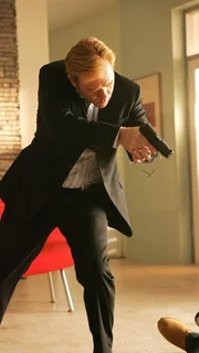 Ein Juwelier und Drogenbaron ist erschossen worden. Horatio (David Caruso) trifft am Tatort ein und kann einen mutmasslichen Täter stellen... Ein Juwelier und Drogenbaron ist erschossen worden. Horatio (David Caruso) trifft am Tatort ein und kann einen mutmasslichen Täter stellen...