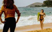 Kono (Grace Park, l.) glaubt, dass ihr Freund ein Geheimnis hat und bittet Catherine (Michelle Borth, r.) deshalb um Hilfe, während die Leiche eines jungen Mädchens gefunden wird ...