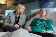 Susanne Lorenz (Isabel Schosnig) ist für ihren Sohn da, doch Dominik (Jonah Rausch) kann mit dem Mitleid und der Anteilnahme seiner Eltern nicht umgehen. Er kann über bestimmte Themen, wie den Tod, überhaupt nicht mit ihnen reden. Dominik hat nicht mehr die Kraft für sich UND seine Eltern stark zu sein. Er bittet seine Mutter zu gehen.