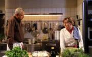 Veronika muss akzeptieren, dass sie es nicht schafft. Von links: Joseph (Wilhelm Manske) und Veronika Brunner (Senta Auth).