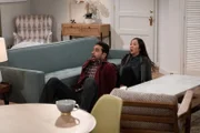 Sid (Suraj Sharma, l.); Ellen (Tien Tran, r.)