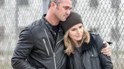 Kelly Severide (Taylor Kinney), Erin Lindsay (Sophia Bush). Die Verwendung des sendungsbezogenen Materials ist nur mit dem Hinweis und Verlinkung auf TVNOW gestattet.