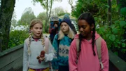 Kim soll den anderen den Weg zur Hütte im Wald zeigen. Aber sie hat keine Lust dazu. (v.l.n.r.: Anine Bonnevie Nagell-Høyer, Bianca Ghilardi-Hellsten, Solyana Tesfaye Tikabo)