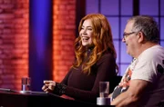 Rateteam-Kapitän Elton (r.) und die Fernsehmoderatorin und Schauspielerin Palina Rojinski (l.) bilden ein Rateteam.