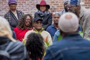 Enslaved - Auf den Spuren des Sklavenhandels EP Samuel L. Jackson at a Libation Ceremony in Mobile Alabama, USA.